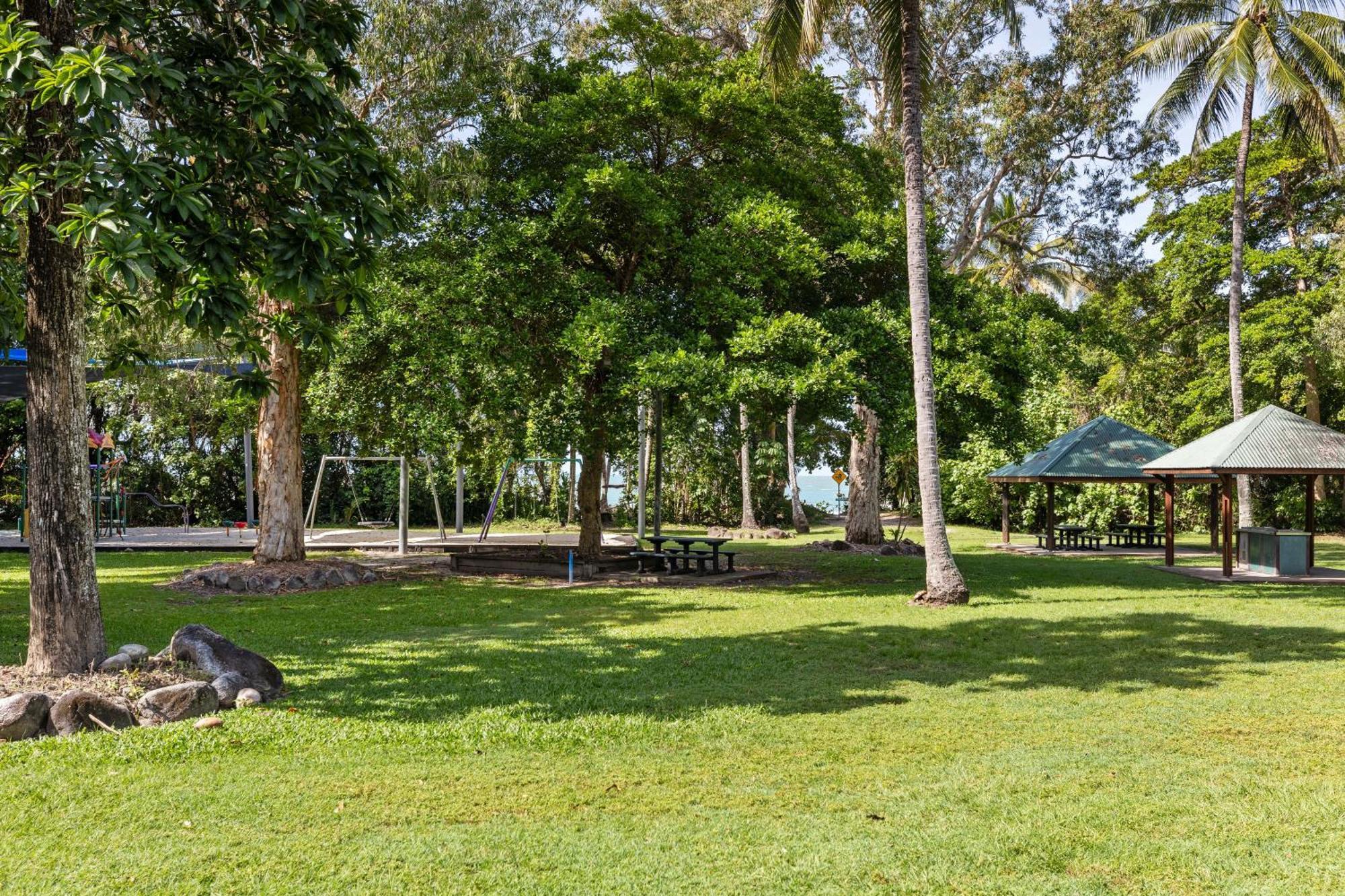 Surya Beachfront Villa Port Douglas Exterior foto